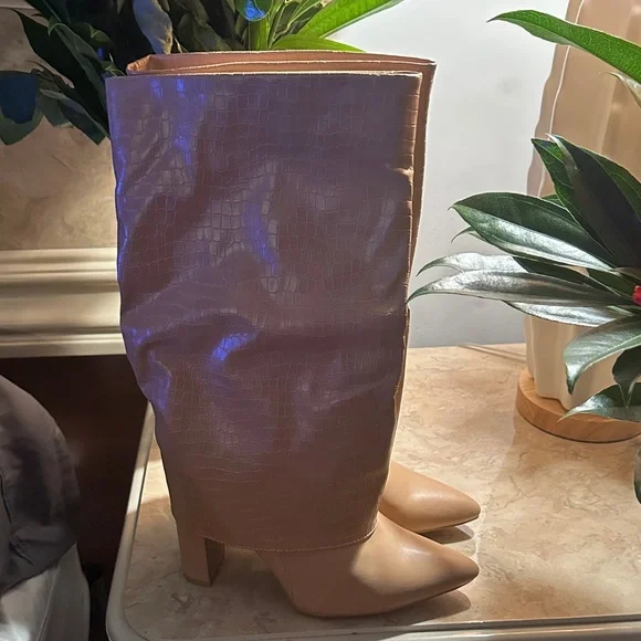 Pretty Little Thing Camel Women's Boots - Picture 1 of 6